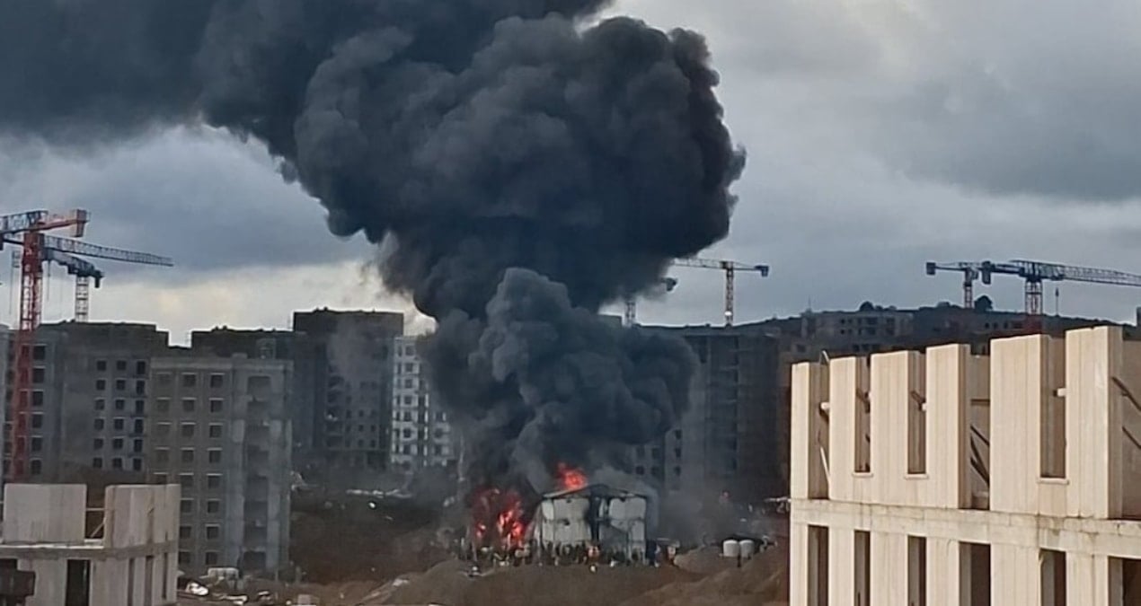 Tuzla'da işçi konteynerinde yangın: Çok sayıda ekip sevk edildi
