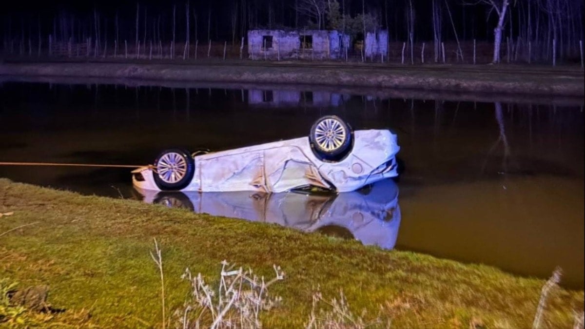 Otomobil, takla atıp su kanalına düştü: 1 ölü