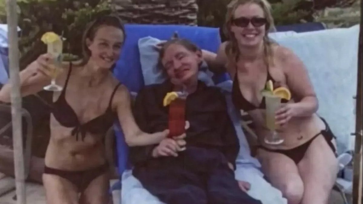 Ünlü bilim insanı Stephen Hawking'in fotoğrafı şaşkınlık yarattı! Aileden açıklama