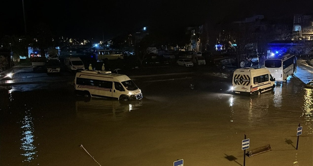 Çanakkale'de sağanak: Kepez Çayı ve Sarıçay taştı