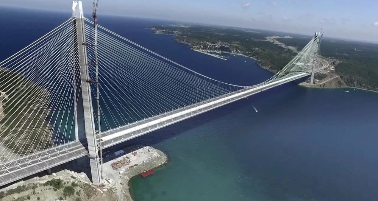 Şirketler köprü ve otoyollara çöküyor