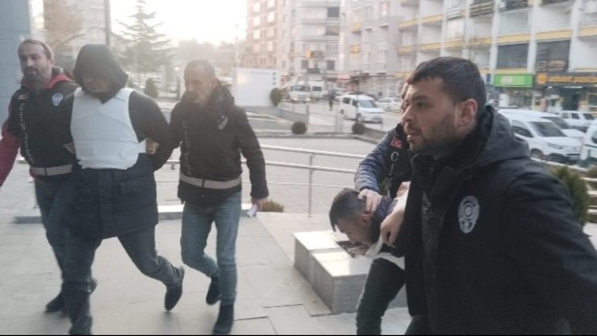 Komşusunu öldürüp 6 parçaya ayıran şüpheli adliyede