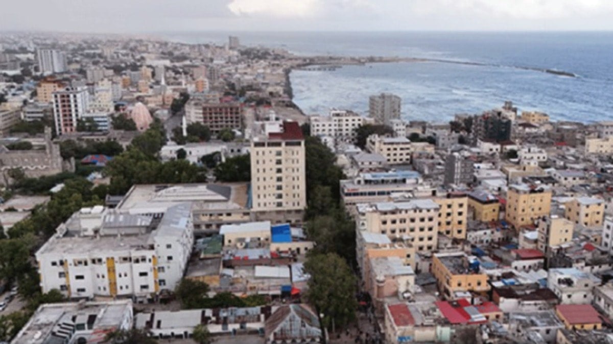 Türkiye'nin F-16 uçaklarını gönderdiği ülkede sular ısınıyor!