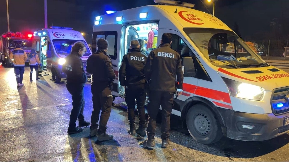 İstanbul'da gece yarısı kaza: Yaralı yakınları ambulansa binmek isteyince tartışma çıktı