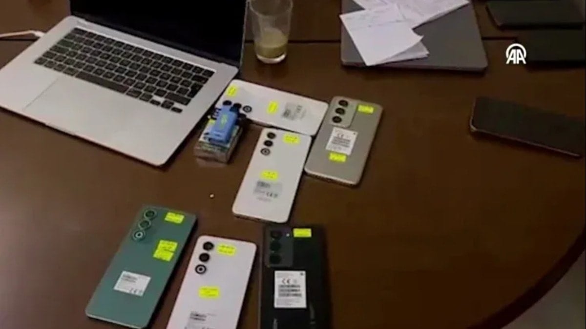 2 milyarlık vurgun! Yasa dışı bahiste kullanılan "finans evleri" deşifre edildi: 49 şüpheli tutuklandı