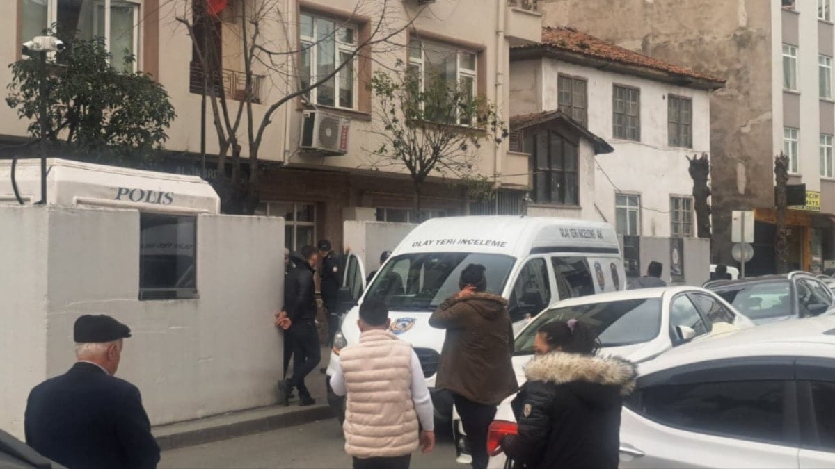 İfade verdiği polisin belindeki silahla intihar etti