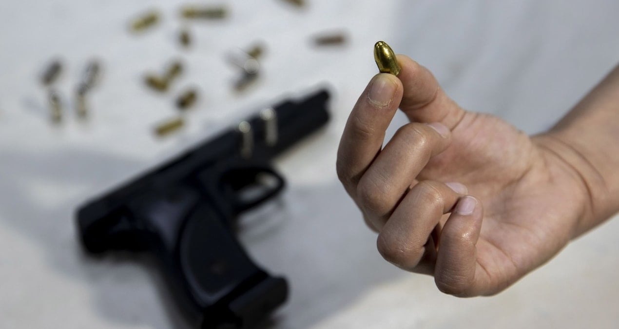 'Adana'da çeteler var' dedi doktoru masasına mermi bırakarak tehdit etti