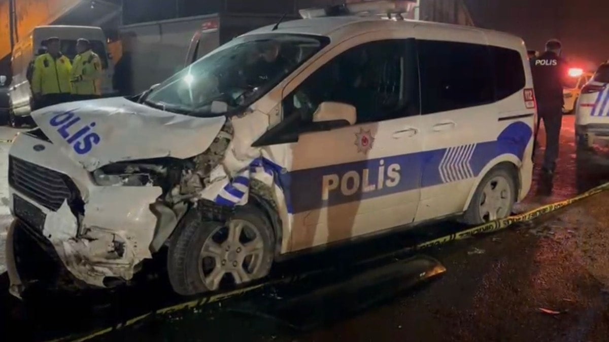 Polis aracı kaza yaptı: 2'si polis 3 yaralı