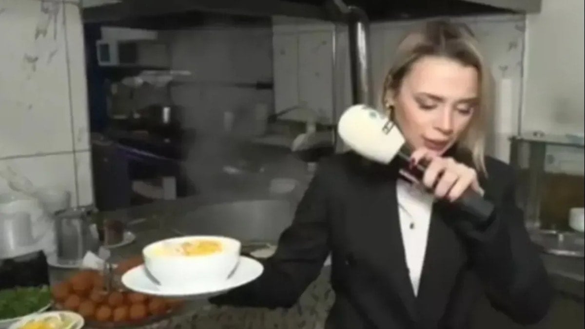 Haberi sunarken haber oldu: Muhabirin sakatatla imtihanı sosyal medyanın gündemine oturdu