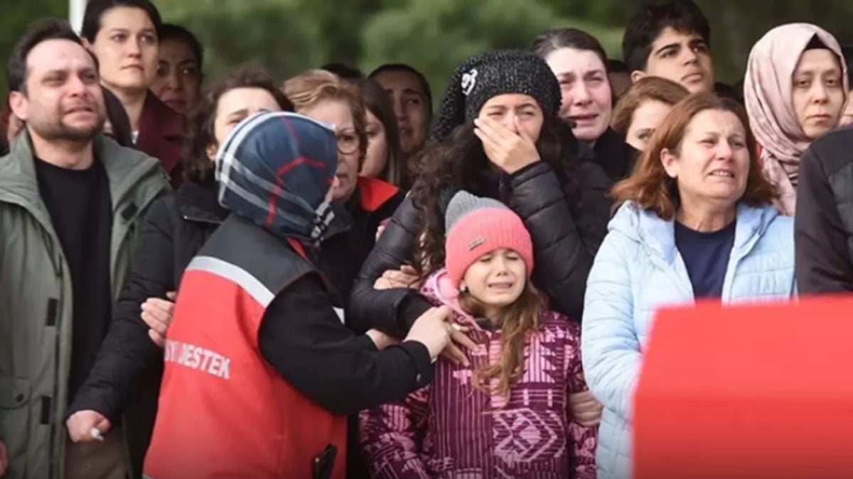 Şehit babaya küçük kızından gözyaşlarıyla veda