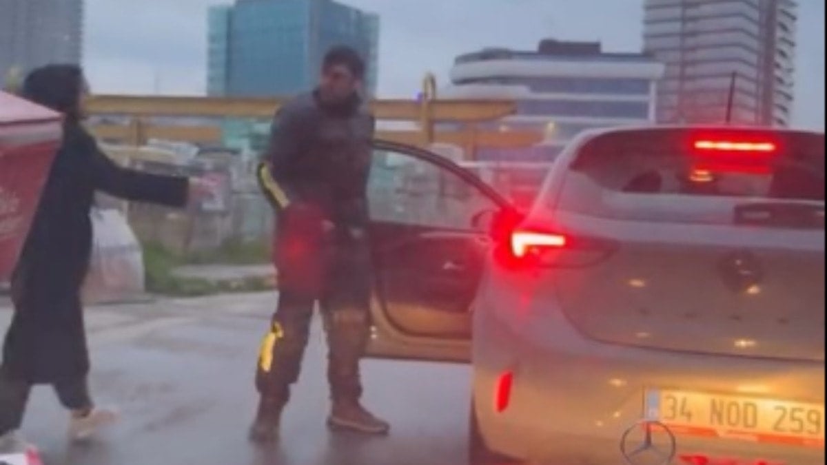 Tehditler savurup kapısını zorladığı sürücüye saldırdı