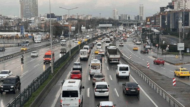 İstanbul'da trafik yoğunluğu yüzde 80'e ulaştı