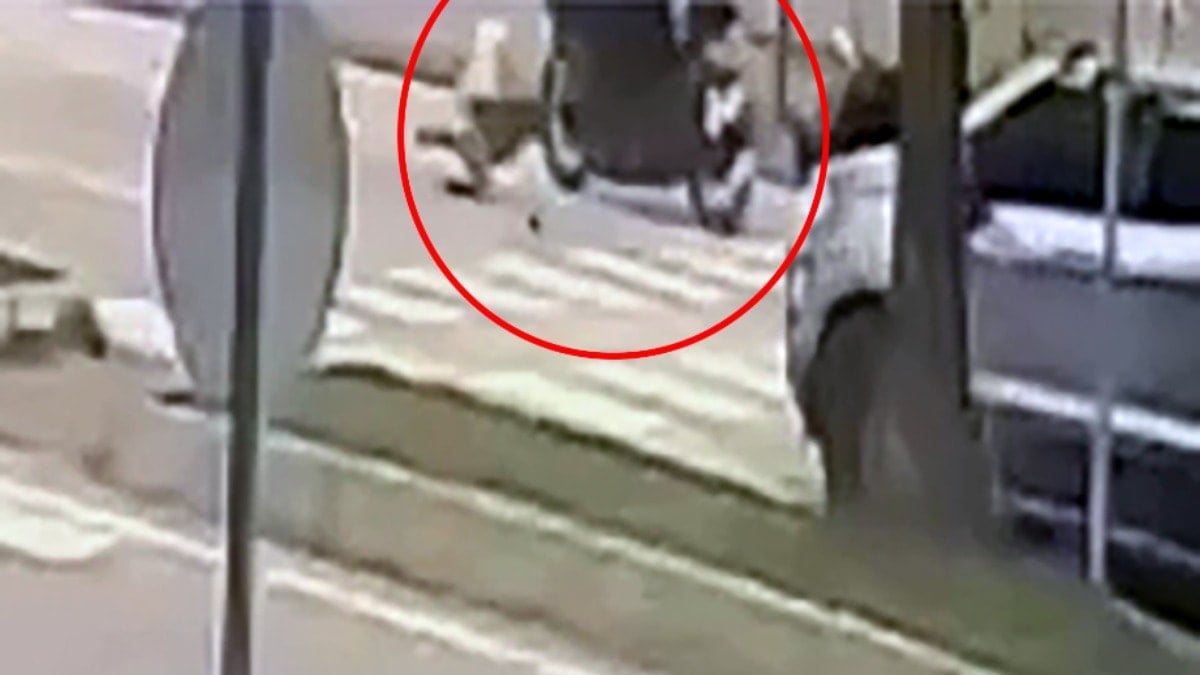 Adana'da korkunç olay! Yaya geçidinde motosiklet çarpan 1,5 yaşındaki bebek hayatını kaybetti