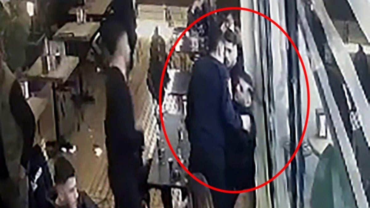 Lise öğrencisi kafedeki kavgada defalarca bıçaklandı: Öldürmeye açıkça teşebbüs ediyor