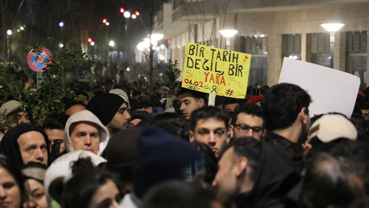 Türkiye'de saatler bugün 04.17'de durdu