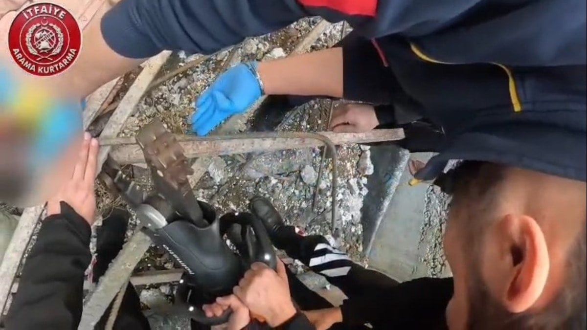 Diyarbakır'da korkunç olay: İnşaatın 1’inci katından düşüp başına demir saplanan işçi öldü