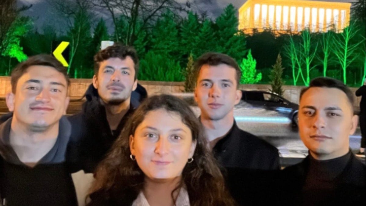 Atatürkçü teğmenlerden ihraçlarının birinci yılında Anıtkabir'de hatıra fotoğrafı