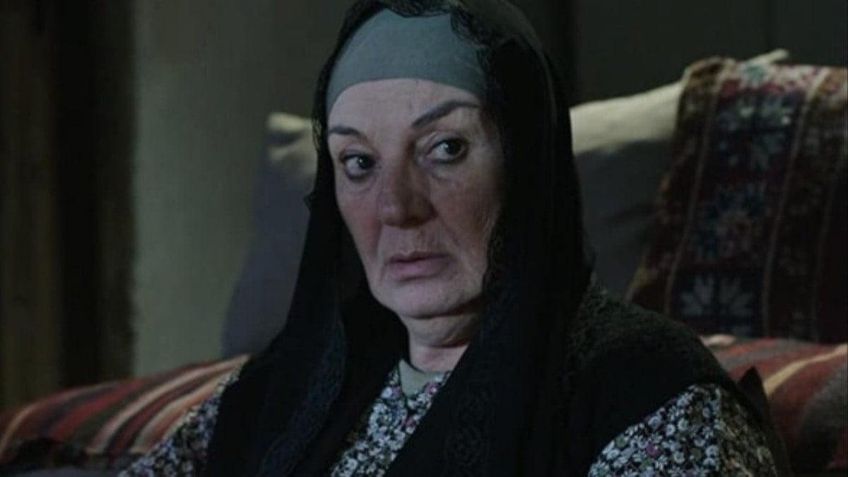 Usta Oyuncu Nevin Efe hayatını kaybetti