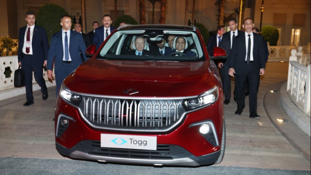 Cumhurbaşkanı Erdoğan, Sisi’ye Togg hediye etti