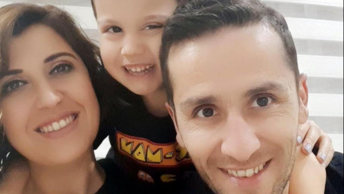 Öldürdüğü oğlunun adına bahis hesabı açmış! Karısını ve oğlunu öldüren babanın kanla yazdığı yazı ortaya çıktı