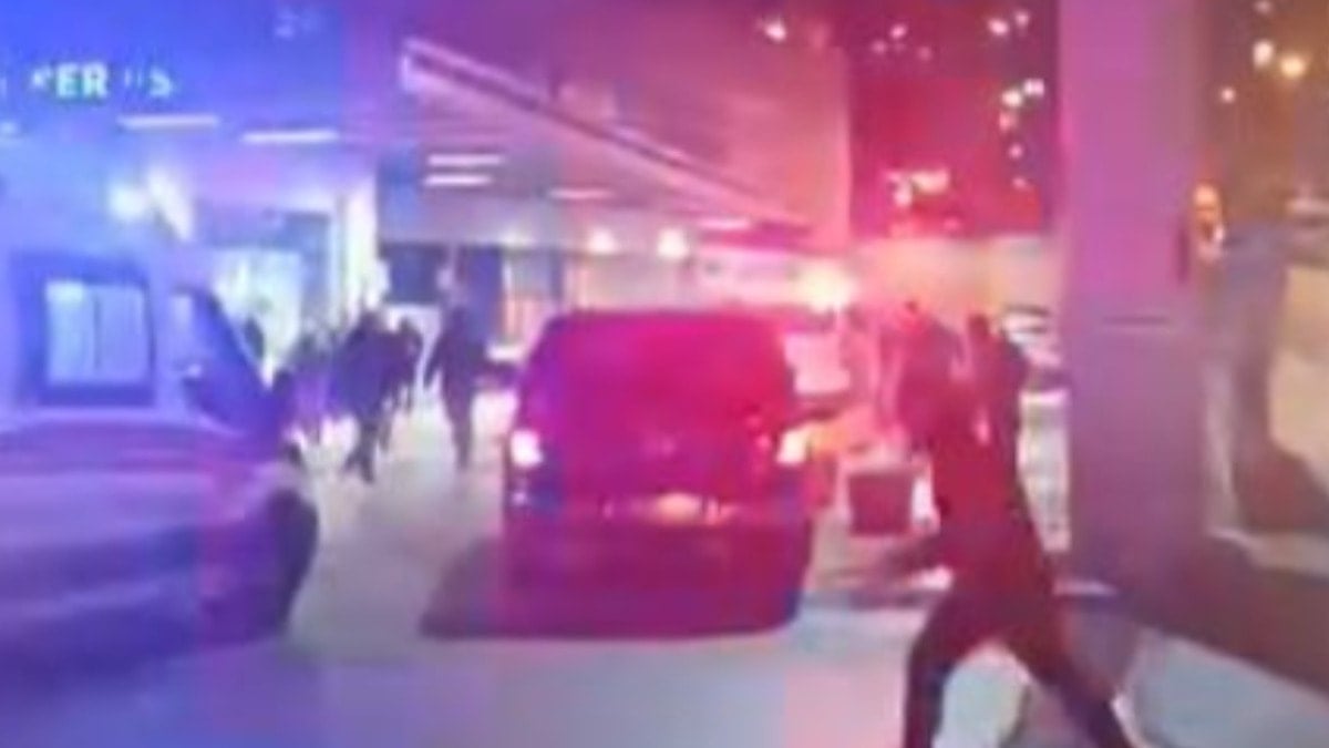 Siirt'te hastane önünde silahlı panik: Havaya ateş açan şüpheli gözaltında