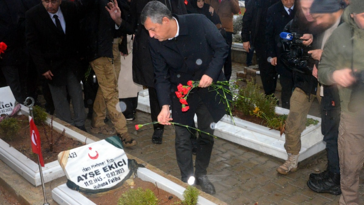 zg r zel Kahramanmara ta Depremde lenlerin Mezarlar n Ziyaret zg r zel Kahramanmara ta Depremde lenlerin Mezarlar n Ziyaret
