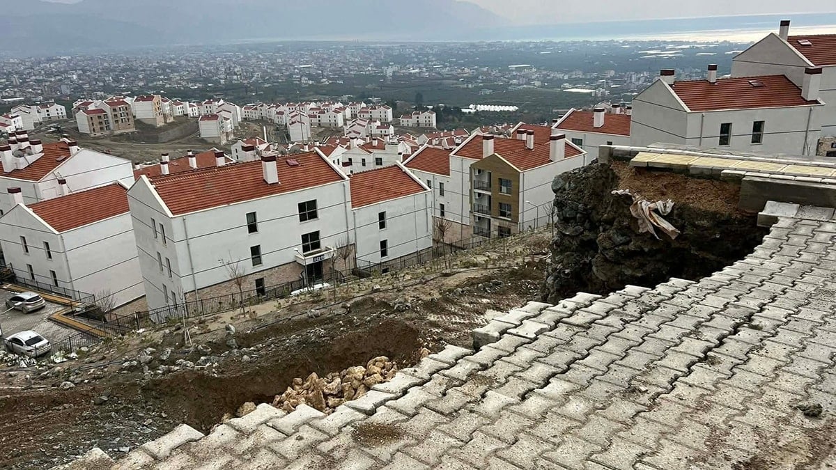 Toplu konut dediler, toplu mezar diktiler