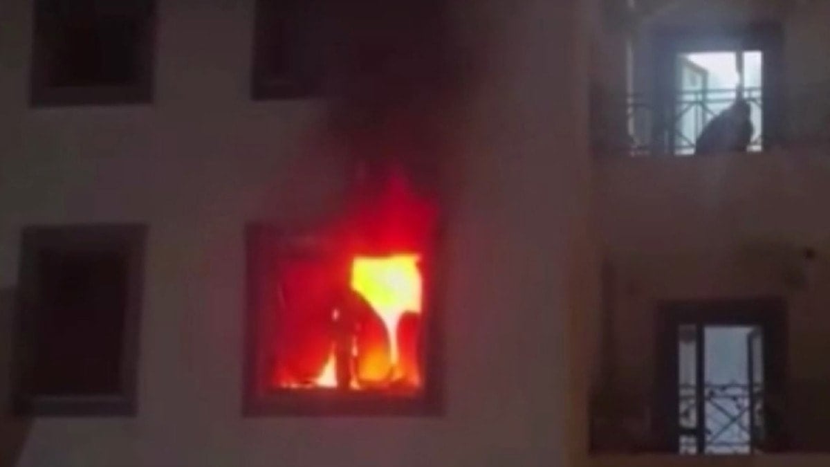 Annesi ile tartışıp evi yaktı!