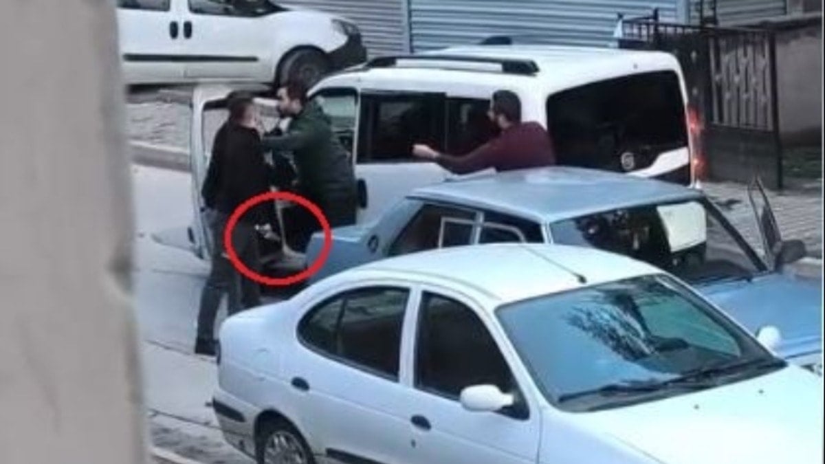 Başkentte yol verme tartışması meydan kavgasına döndü