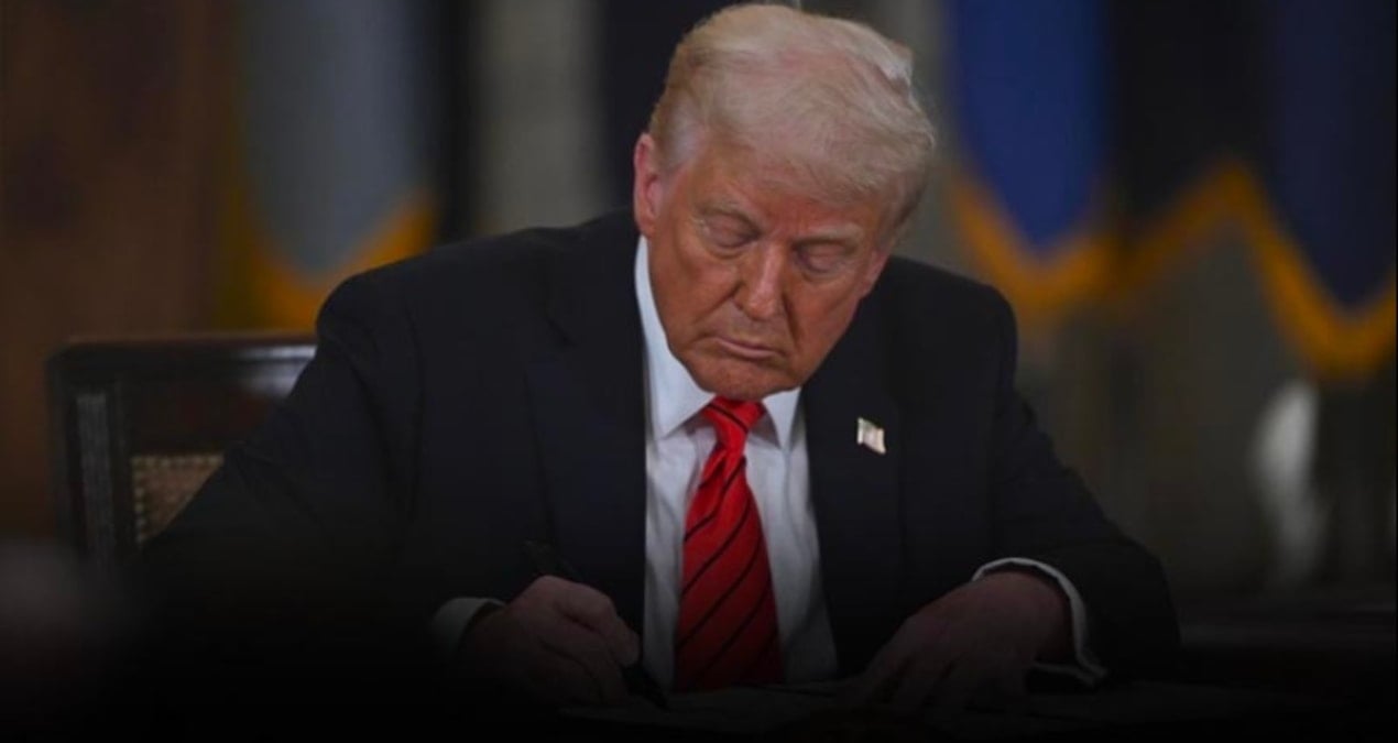 Trump tüm dünyaya uyguladığı vergiyi yüzde 15'e çıkarttı