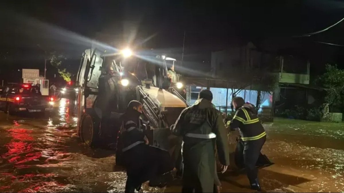 Bodrum'da toplam 109 ev ve iş yerini su bastı, 65 kilogram yağış düştü 