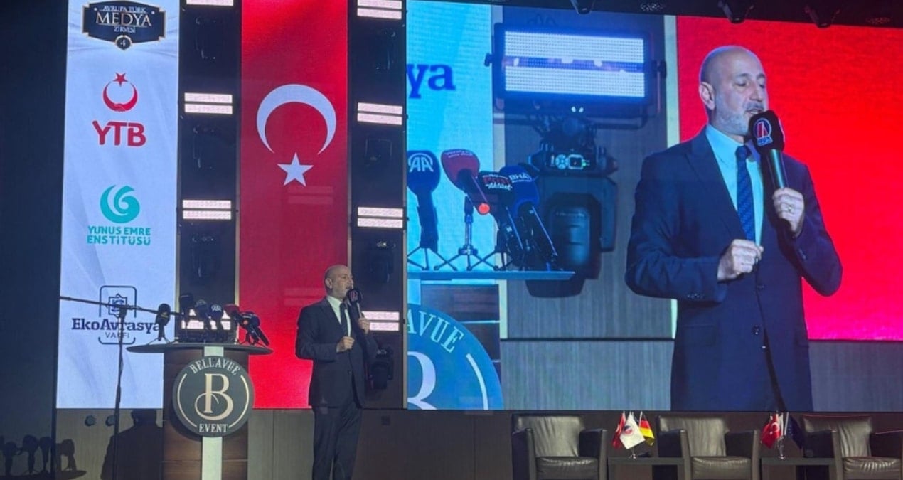 Almanya’daki Türk Zirvesi’nde İstiklal Marşı’mızı unuttular