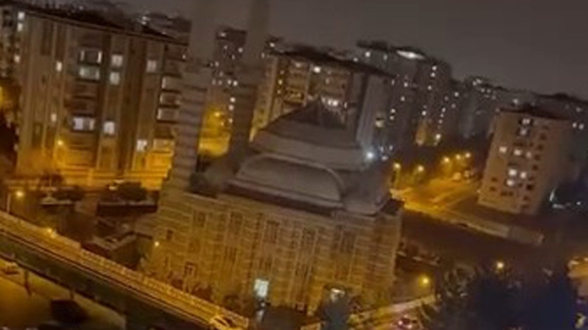 Cami hoparlöründen müzik açıp mahalleye dinlettiler