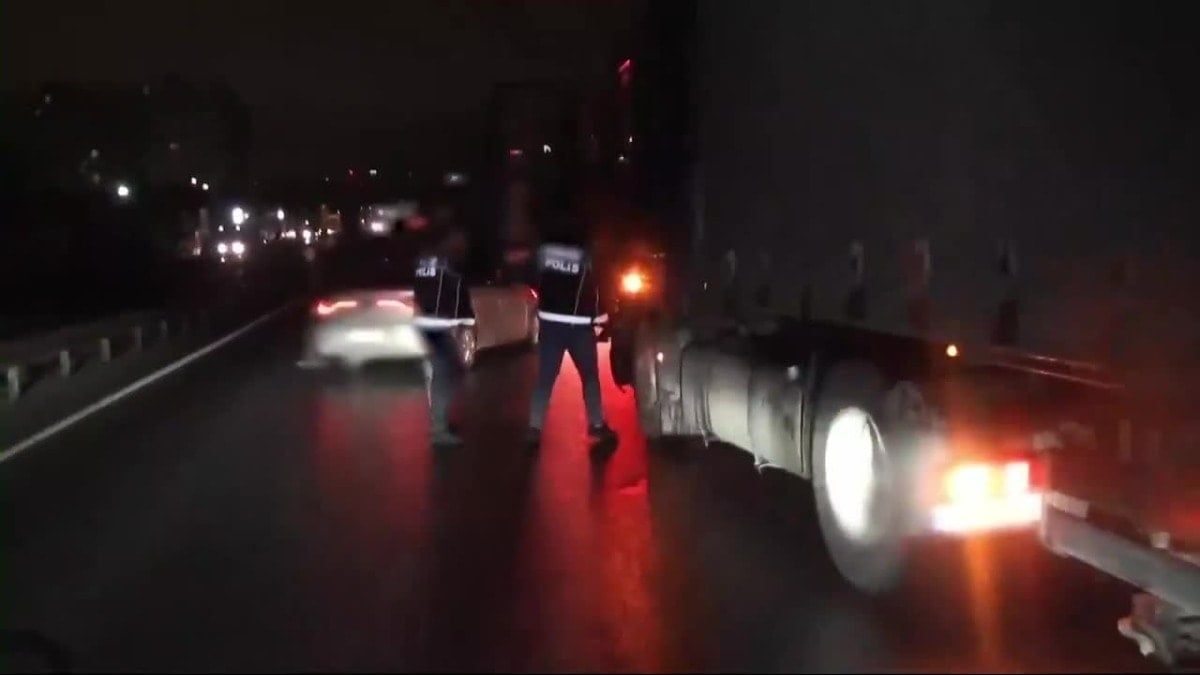 İstanbul'da tırda 183 litre uyuşturucu madde ele geçirildi