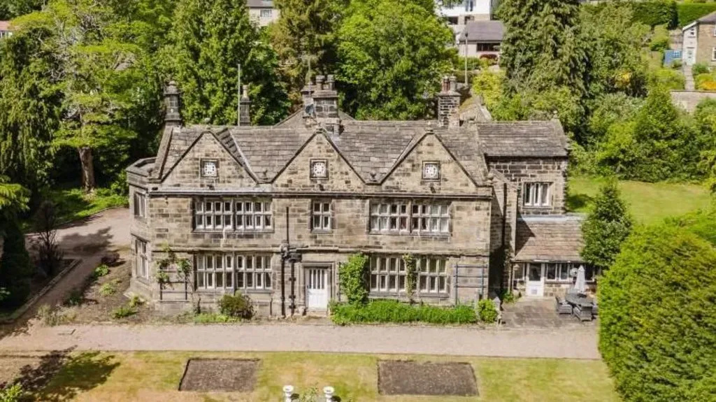 Gizli geçit efsaneleriyle ünlü malikane satılıyor