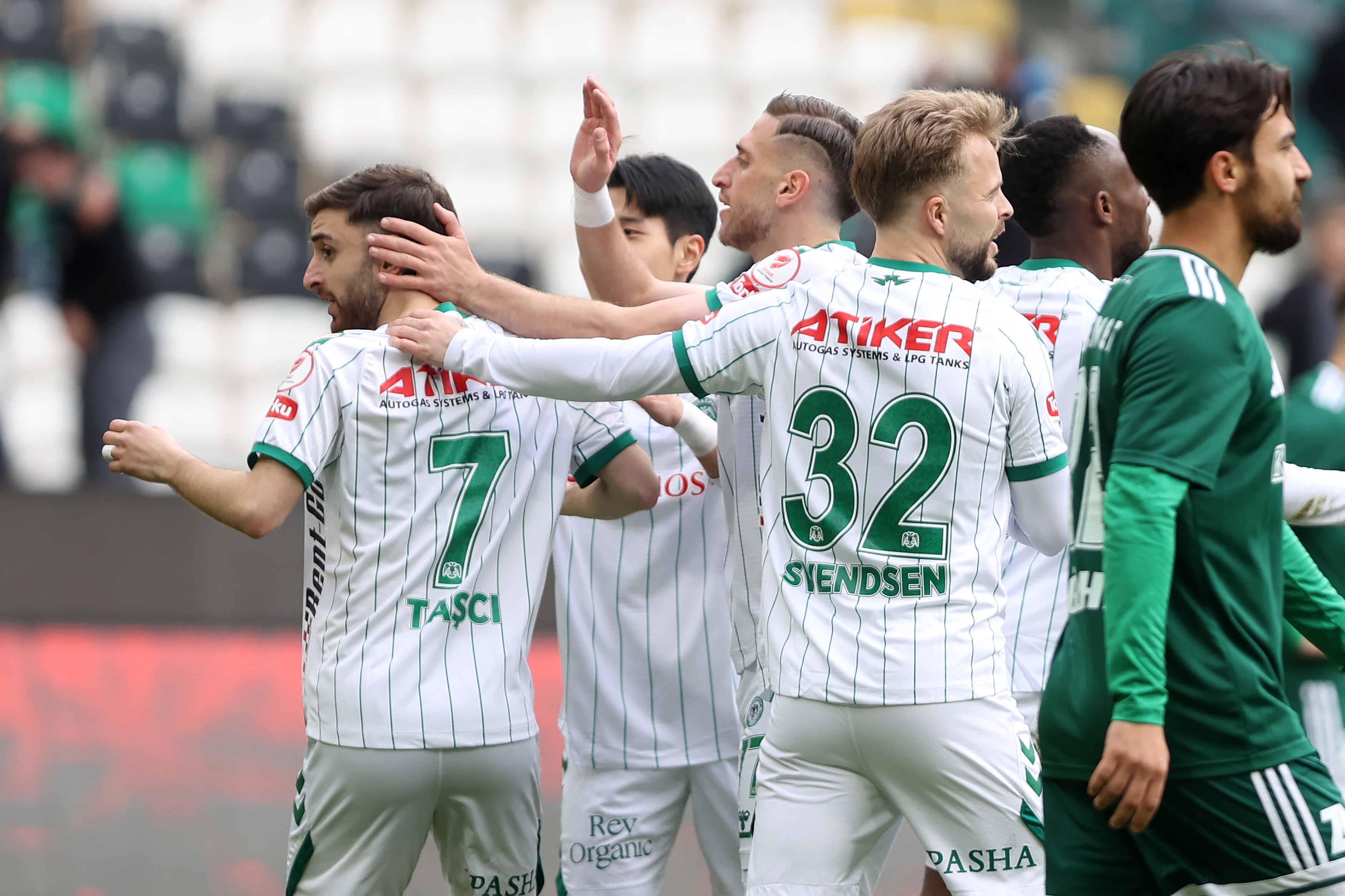 Konyaspor kupada farklı kazandı
