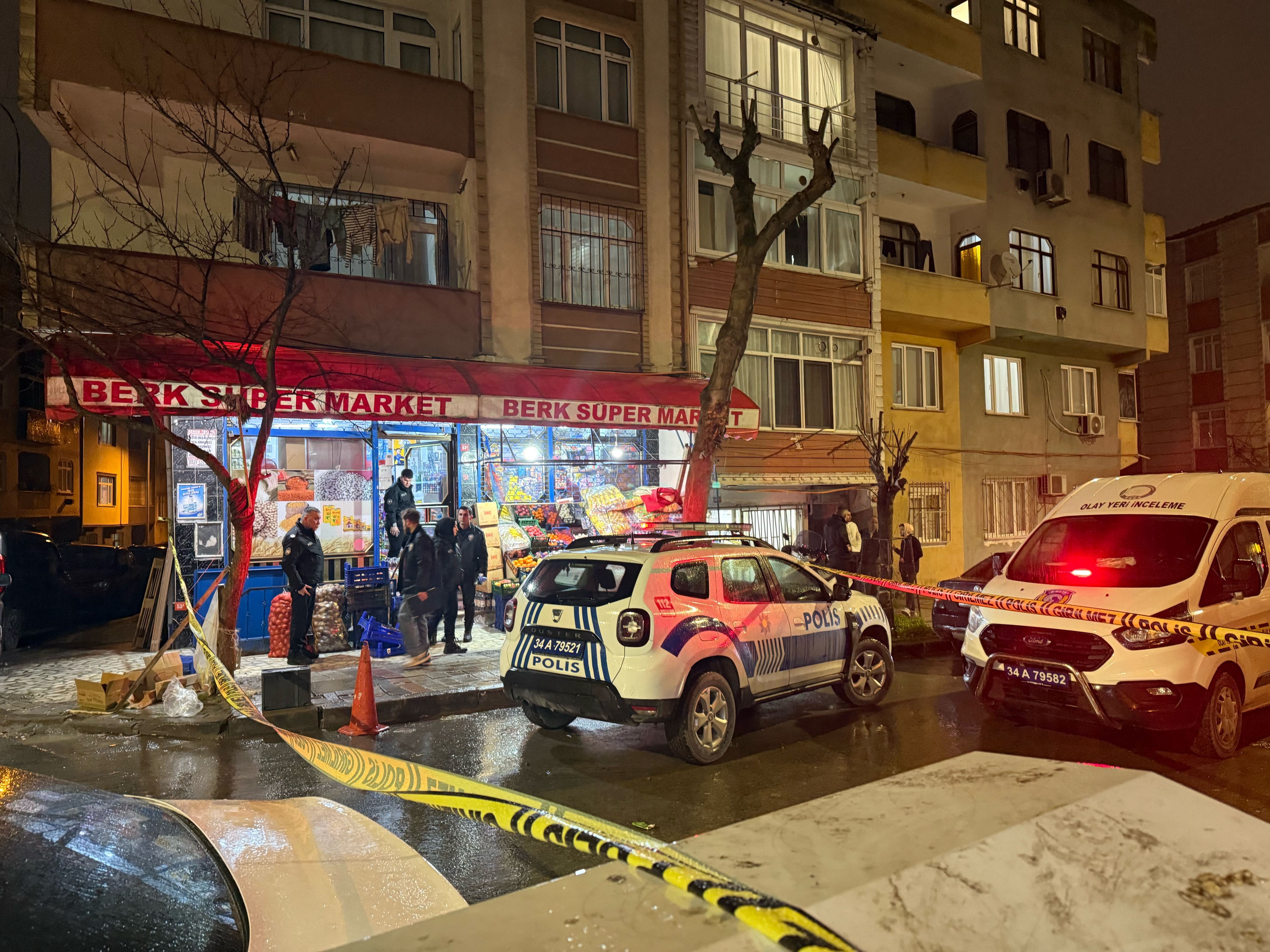 Sultangazi’de markete maskeli saldırı: Koruma altındaki esnaf yaralandı