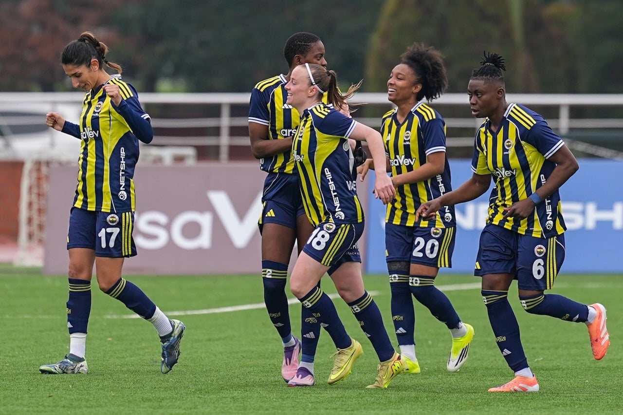 Fenerbahçe derbide Beşiktaş'ı farklı yendi