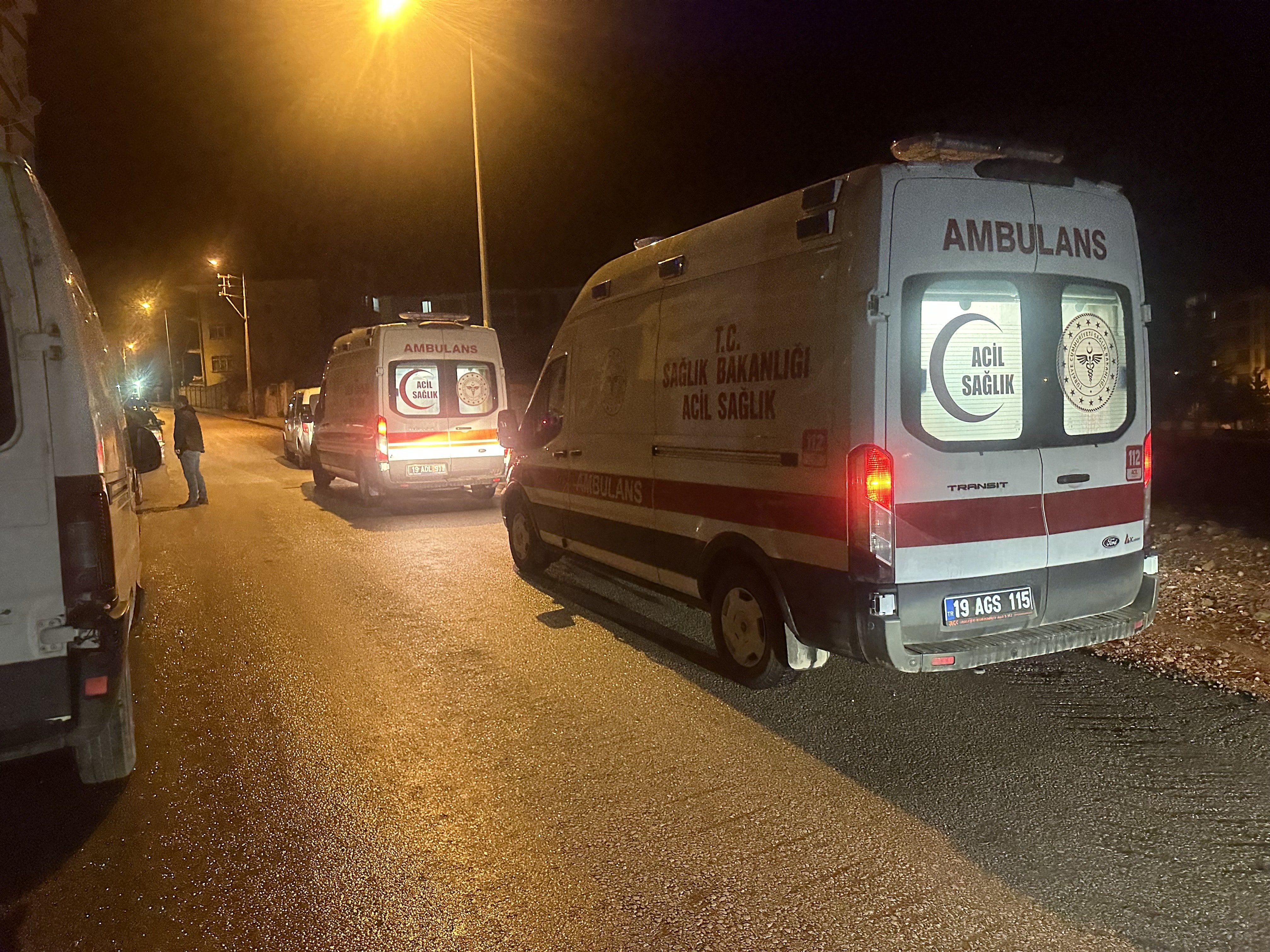 Eve giden çocukları baygın halde buldu: Çorum'da karı koca hastaneye kaldırıldı