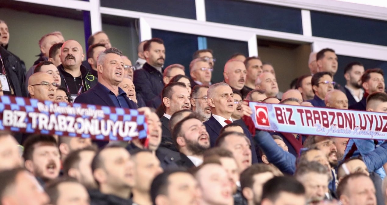 Maç bitti Trabzonspor tribünlerinden istifa sesleri yükseldi