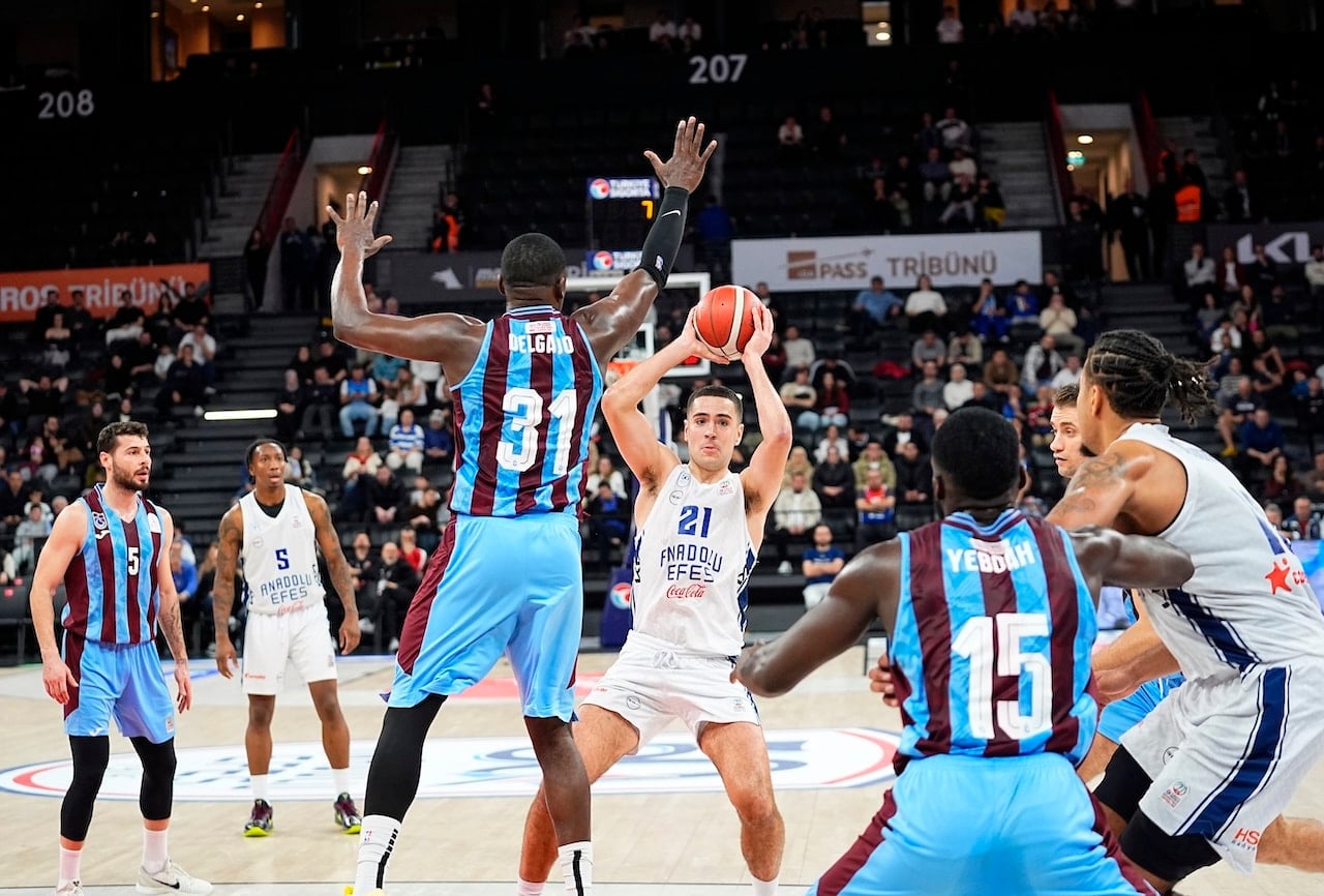 Anadolu Efes, Trabzonspor'un serisine son verdi