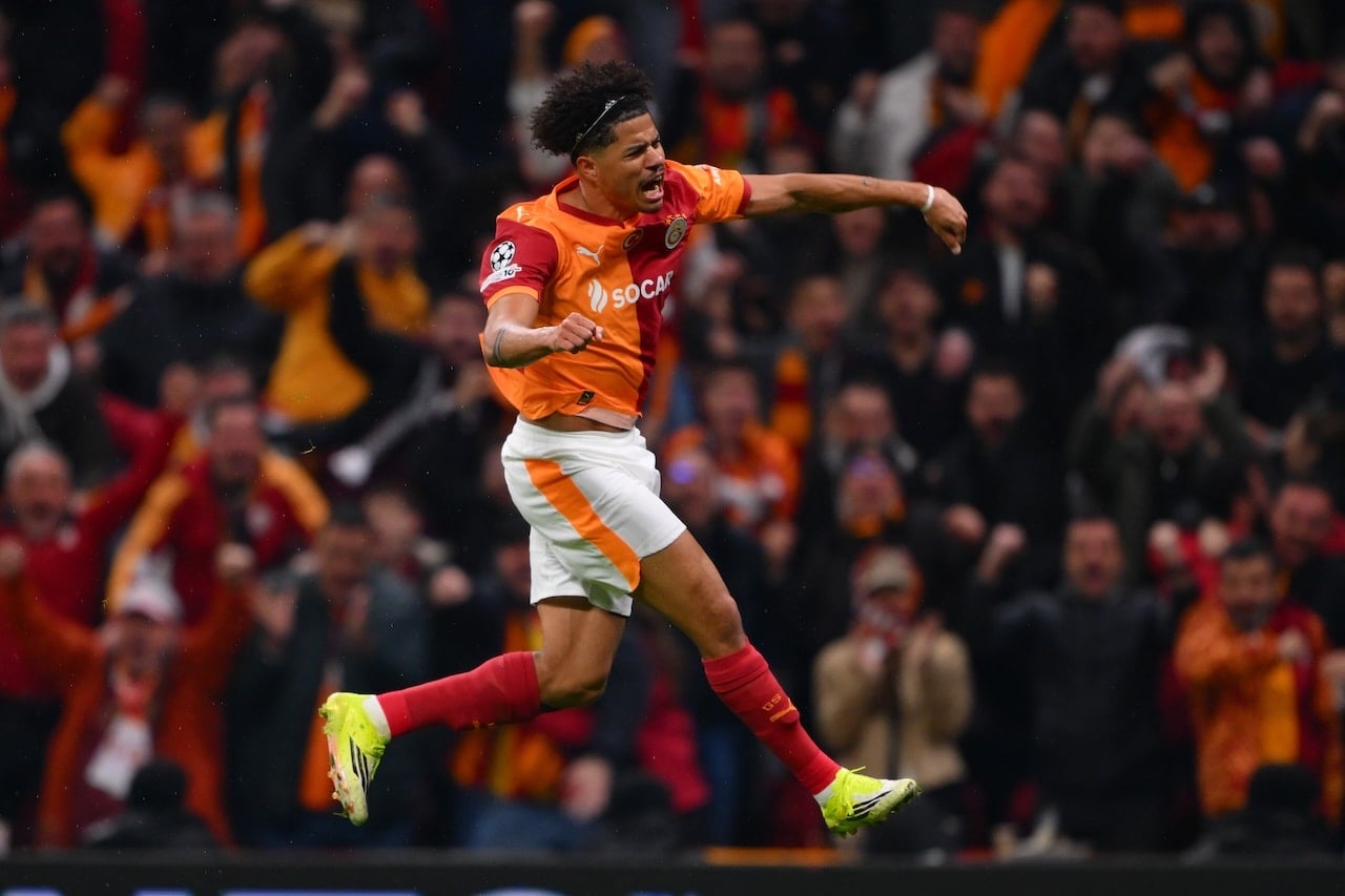 Aslan destan yazdı tur kapısını araladı