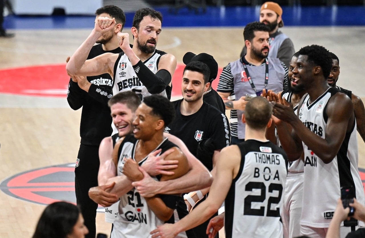 Beşiktaş, Anadolu Efes'i devirdi finale yükseldi