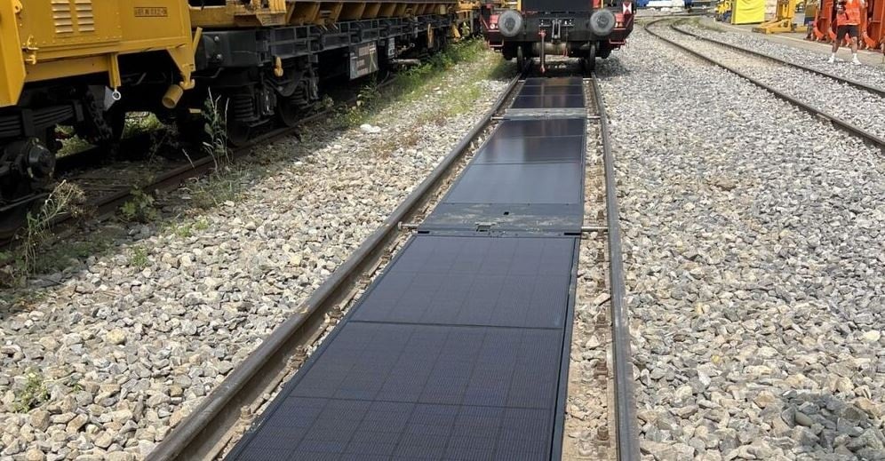 Tren raylarına güneş panelleri döşenecek! Yılda 1 milyar kilovatsaat elektrik üretecek