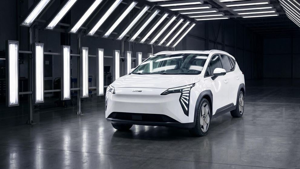 Savaştaki ülke yüzde 100 yerli elektrikli araç üretti! 830 bin TL'den satışa çıkacak