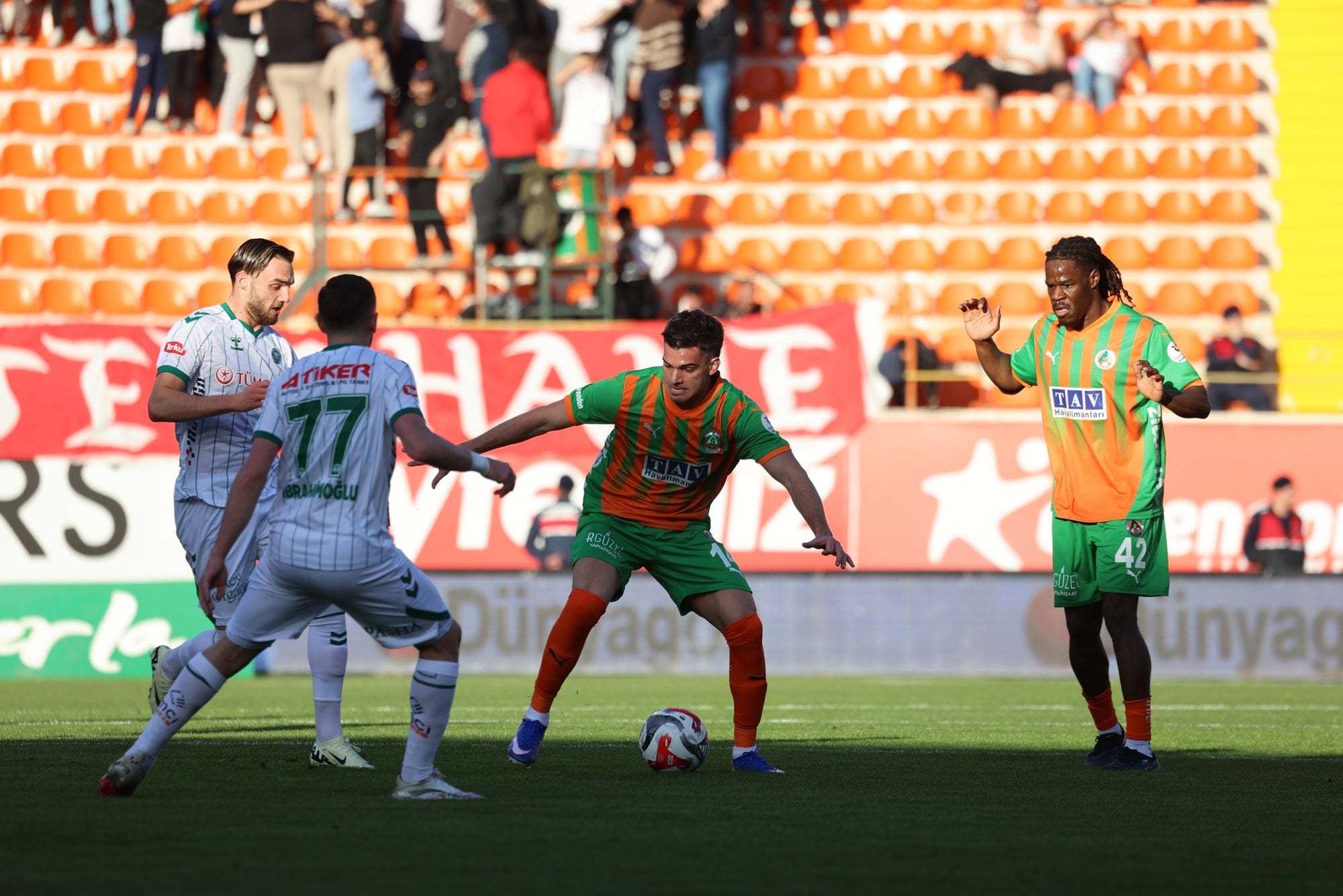 Alanyaspor evinde Konyaspor'u mağlup etti