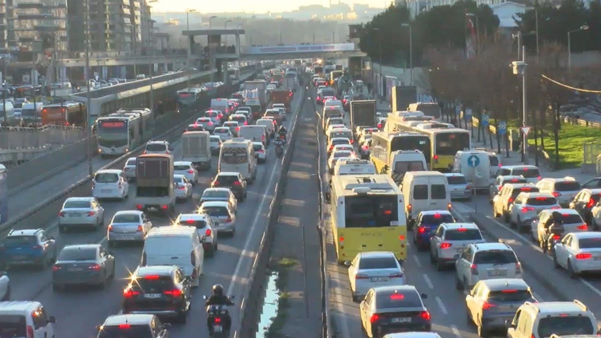 İstanbul trafikte iftar edecek! Yoğunluk yüzde 85 oldu
