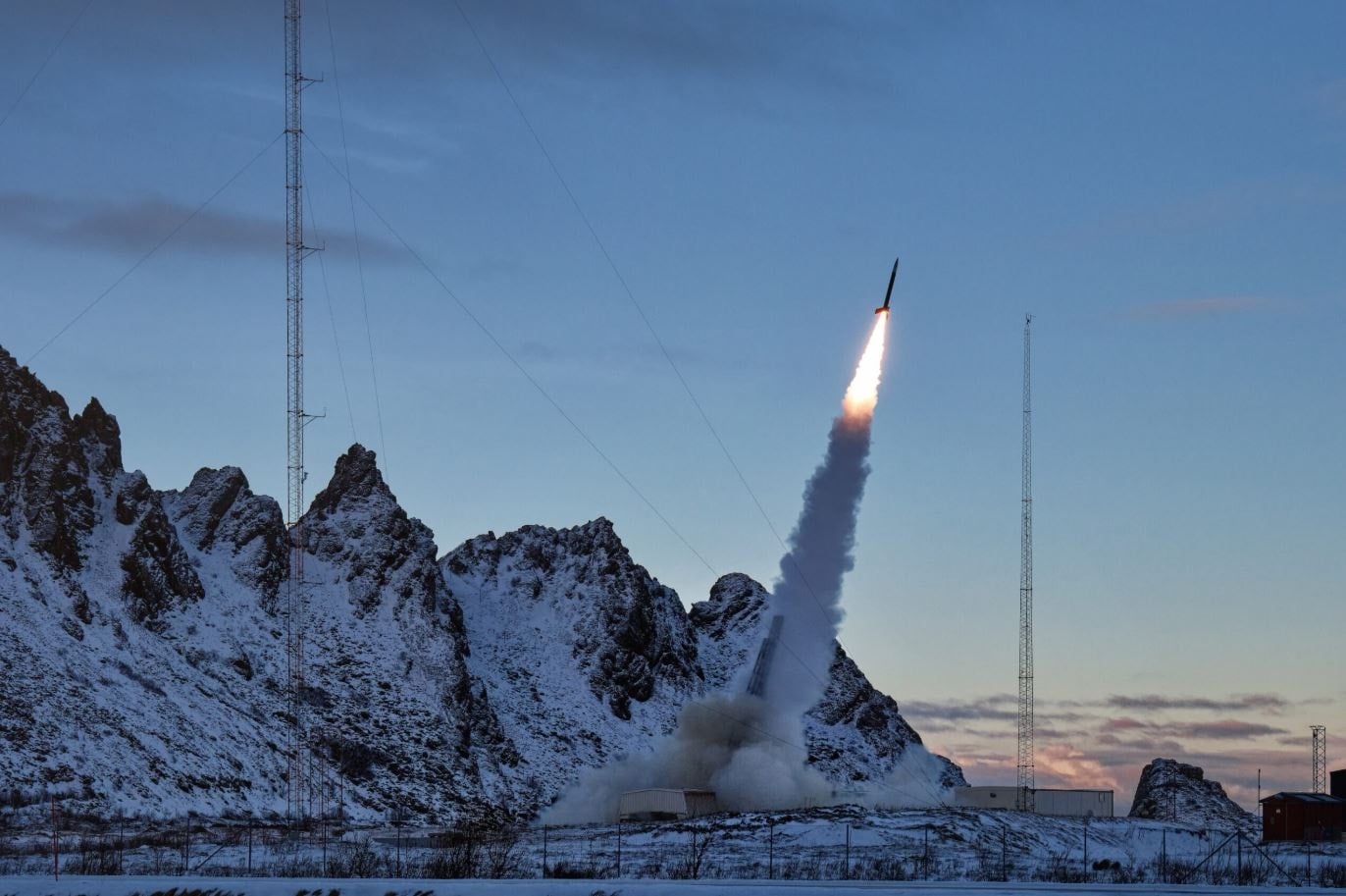 Kendi başlarına ilk hipersonik füzelerini yaptılar! Sesten 6 kat daha hızla yerinden fırlıyor