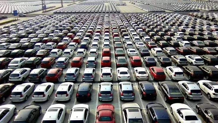 Otomobil pazarında 'zararına satış' yasaklandı! Araçlar ellerinde kaldı