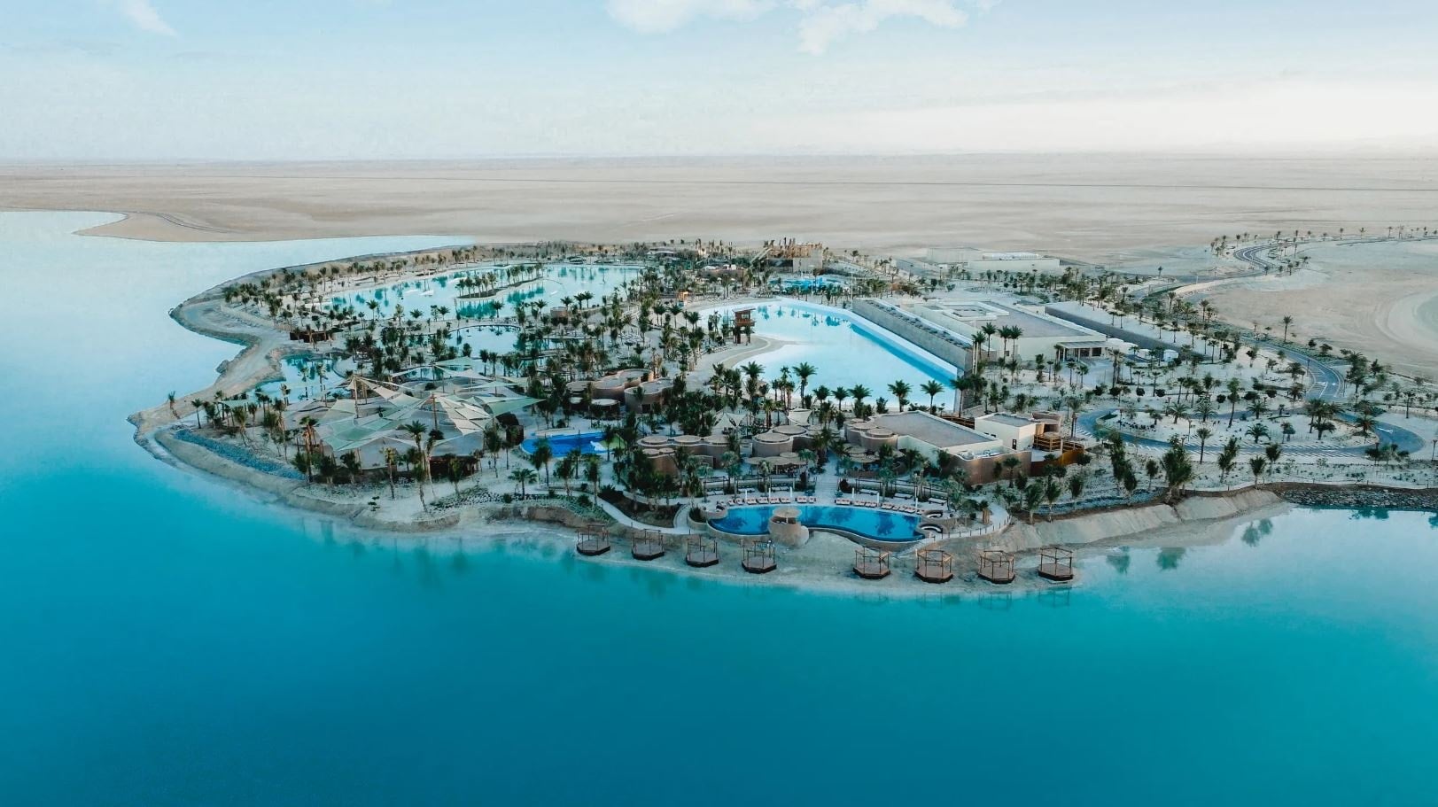 215 metre uzunluğundaki dev havuz açıldı! Turistler akın edecek